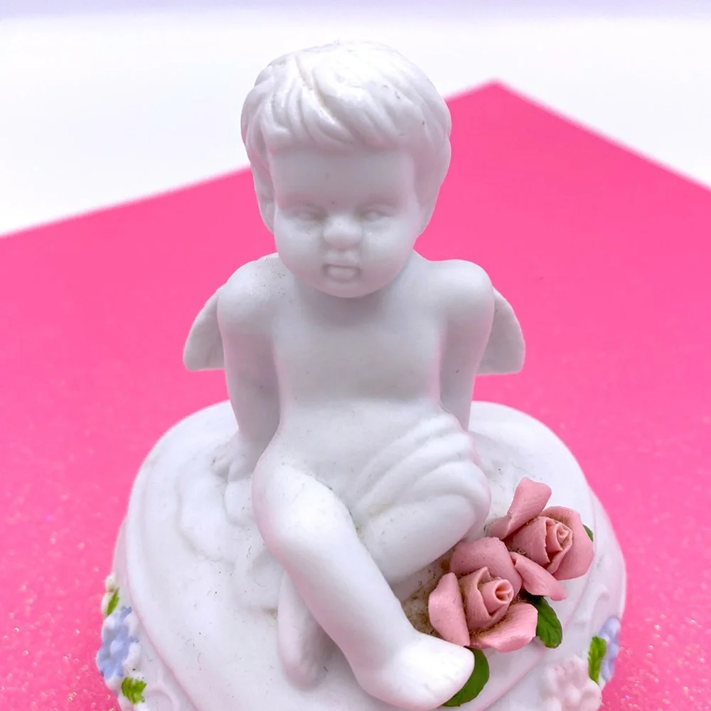 Vintage White Porcelain Cherub Angel Heart Shaped Trinket Box Valentines Gift